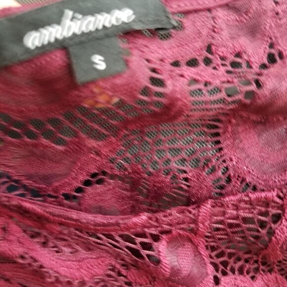 Burgundy lace dress  - Picture 4 of 7